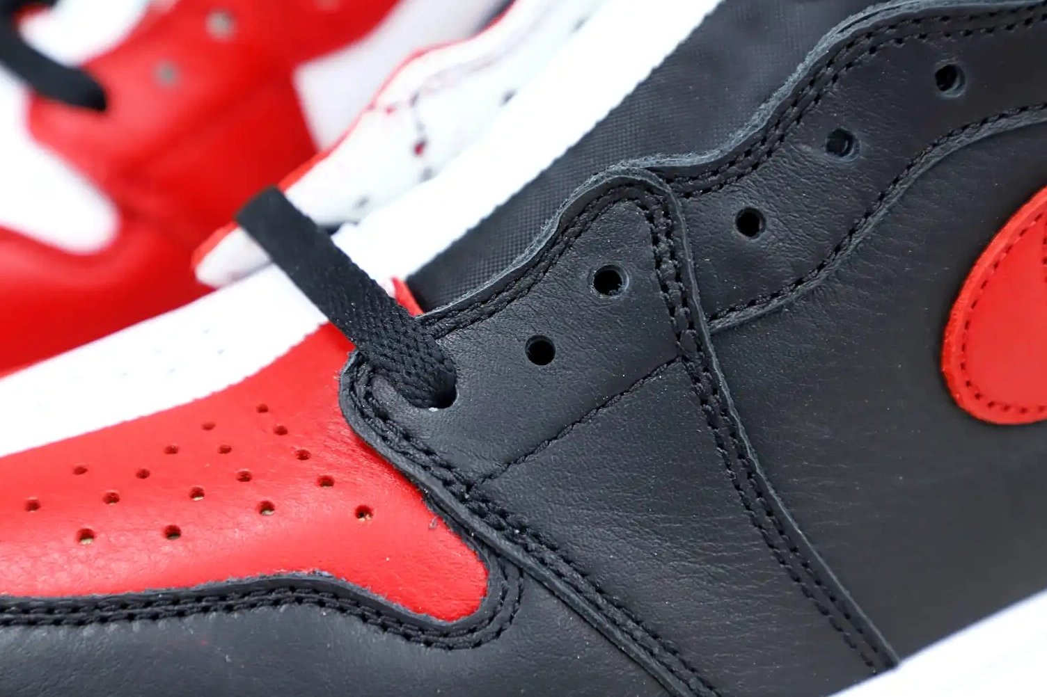 Kimikick TO AIR CHICAGO RETRO HIGH NRG 'HOMAGE JORDAN 1 HOME' OG EXCLUSIVE 0502